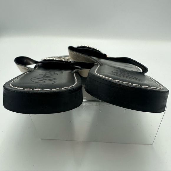 Brighton Black Cream Alice Sandal Thong Leather Womens Sz 9M Silver Medallion - Picture 4 of 9